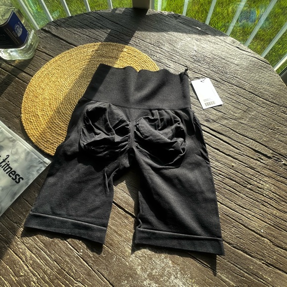 NWT Cake Body Stallion Scrunch Booty Biker Shorts - Picture 6 of 8